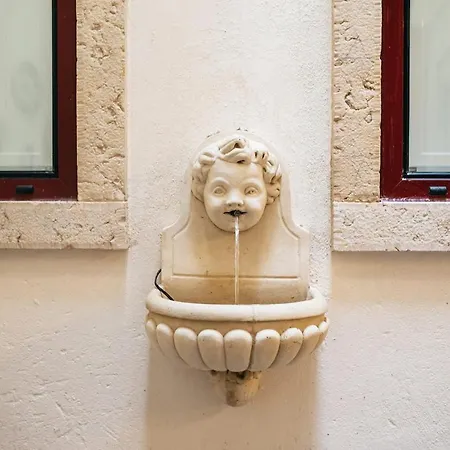 Exquisite With Patio Portuguese Soul Alfama 2p * Lisbona