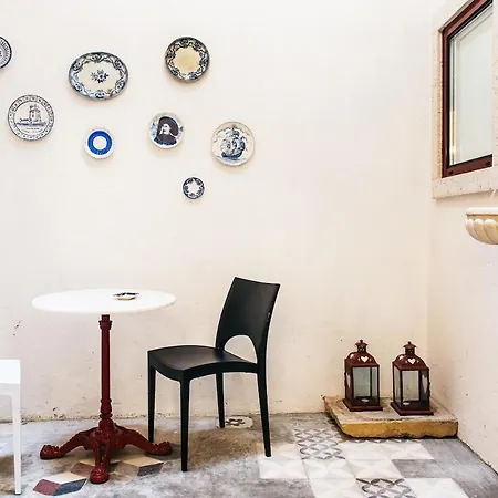 Exquisite With Patio Portuguese Soul Alfama 2p *