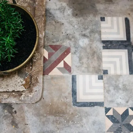 Exquisite With Patio Portuguese Soul Alfama 2p *